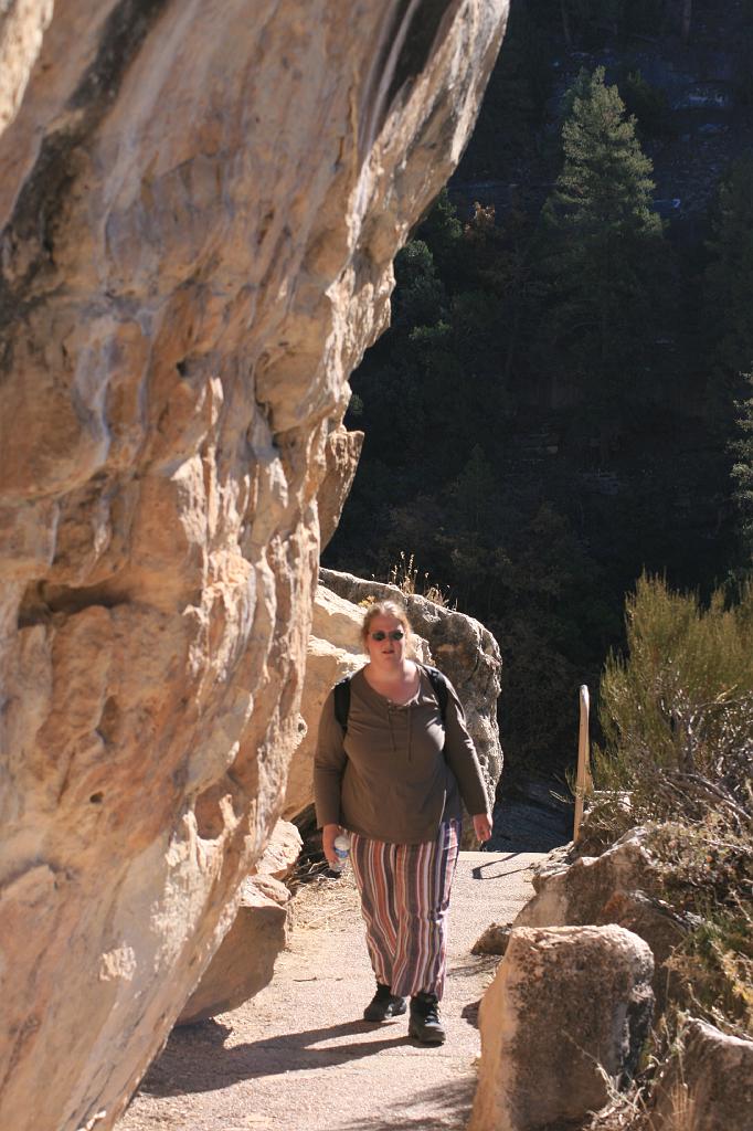 20081027 Walnut Canyon 023.jpg - Walnut Canyon - Weird people walking the trail
